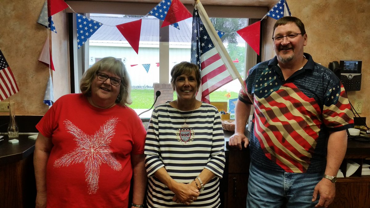 MidwestMikeSch's tweet photo. Happy 4th of July from the Dalton gang! #IndependenceDay #MidwestTeam https://t.co/6xxIYRCJli