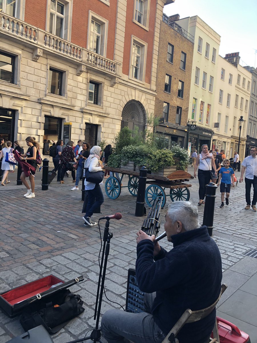 Ian_Darcy's tweet photo. This guy is literally playing the iron throne #GOT Where is John Snow. #CoventGarden https://t.co/PssfC1v1T9