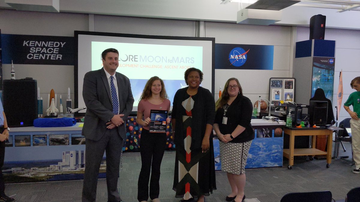 chemisteryi's tweet photo. Getting our certificates (Part 1)! #AA2App @NASA @NASASTEM @NASA_Orion @NASAKennedy @MillburnSpace @millburnschools #TeamMillburnNJ https://t.co/402vlzW7qV