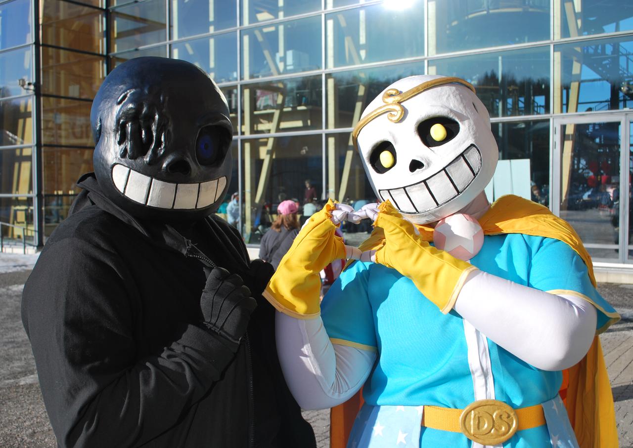 dreamieh on X: Next up, the times I cosplayed Dream!Sans together with @DyingStarArch as Nightmare!Sans. The summer we wore it I was melting. It was SO warm outside. Photographer is @Troft15 #cosplay #