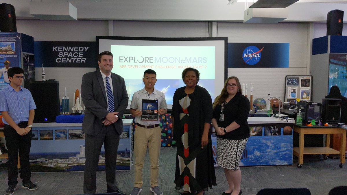 chemisteryi's tweet photo. Getting our certificates (Part 2)! #AA2App @NASA @NASASTEM @NASA_Orion @NASAKennedy @MillburnSpace @millburnschools #TeamMillburnNJ https://t.co/TwtV9BWiKZ