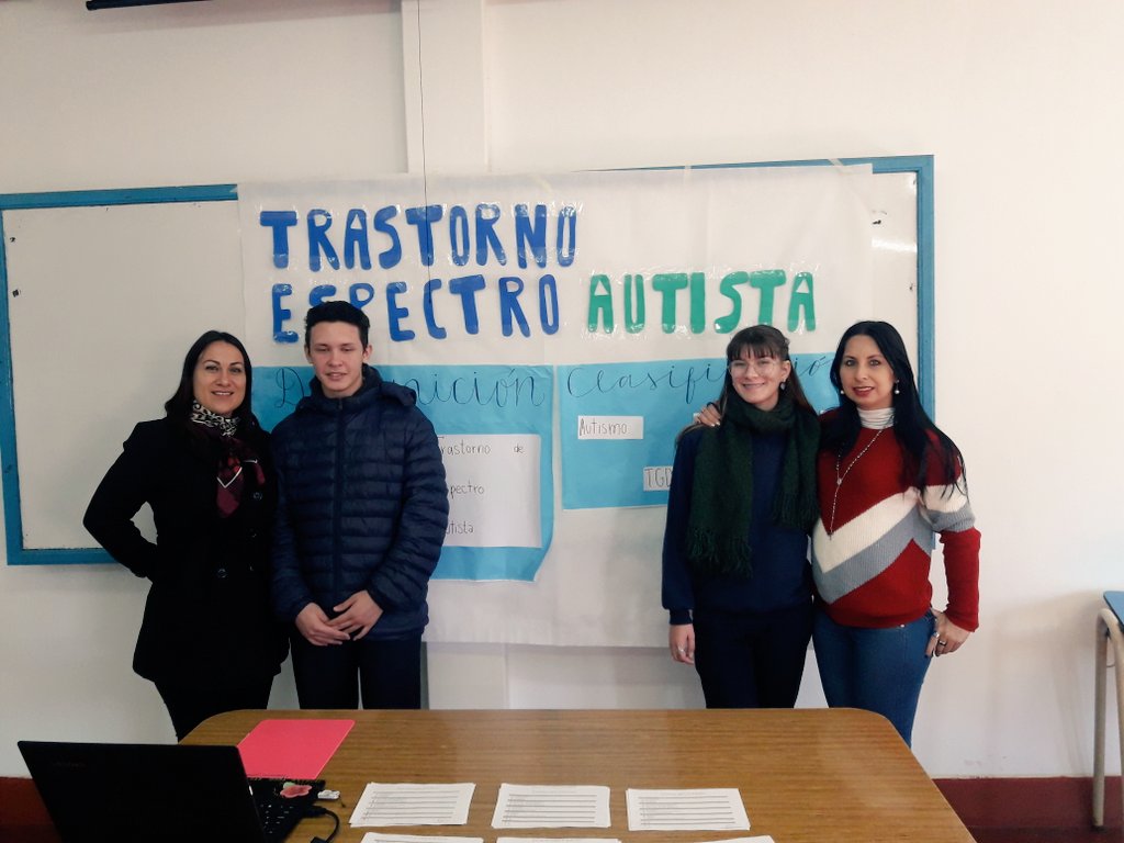 PastoriniRomina's tweet photo. Presentación de trabajo de Investigación sobre #TEA realizado por alumnos del #IPET1308 Nivel Secundario #Oberá  @mariluleverberg @udpm_misiones @RoxyDeOlivera @Andrsjulinrehe 👏💙 https://t.co/YZ51pLIA0o