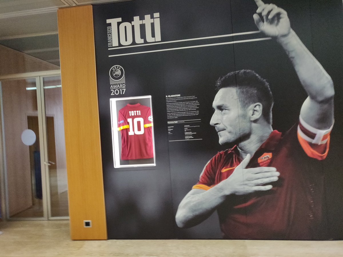 CrystalOhad's tweet image. Totti a living legend..