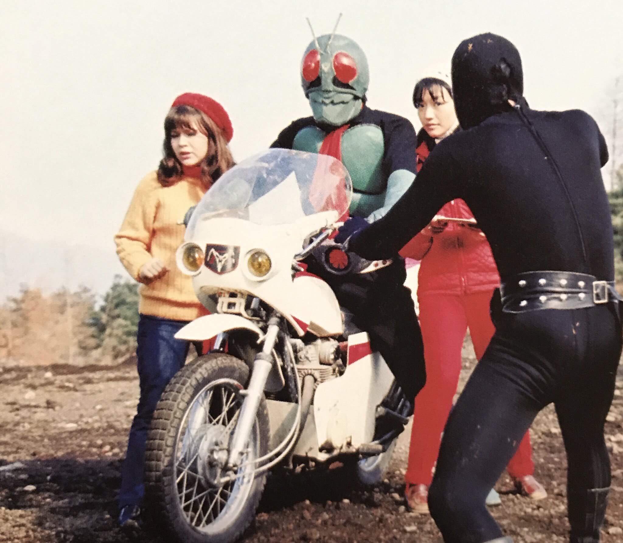 仮面ライダー 新サイクロン号 消しゴム 中古品 青色 当時物 年代