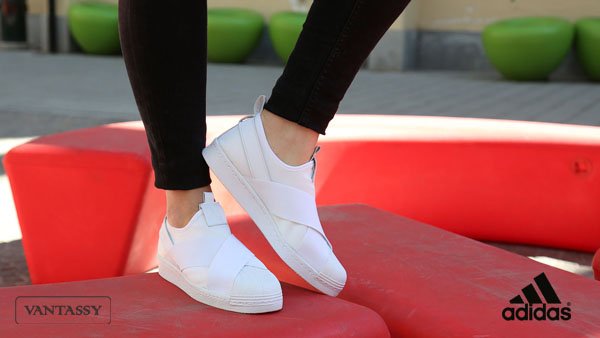 Vantassy_com's tweet photo. Aprovecha nuestras ofertas para llevarte nuestros nuevos modelos de #adidas. Tenemos constantes ofertas para que puedas disfrutar de los productos que más te gustan. #vantassy #adidas #zapatillas #sneakers #deportivas #zapatillasdeporte #moda #modajoven #modamujer #modahombre https://t.co/bcFLBlhsc1