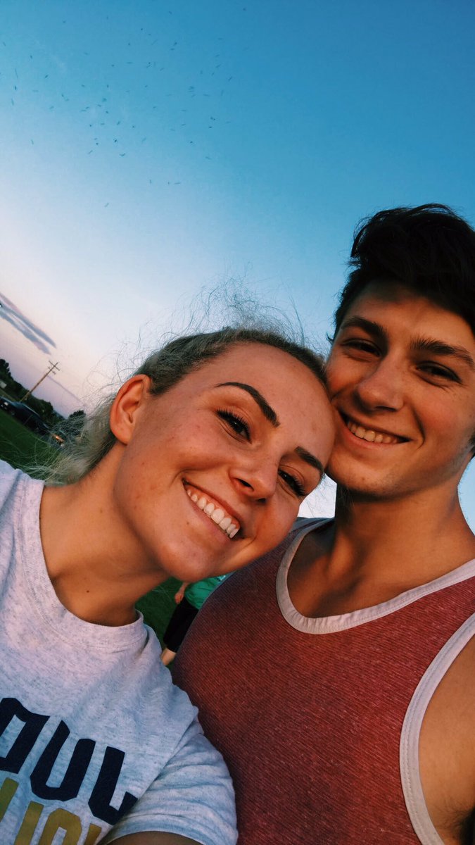 jayde_mikenzie's tweet photo. One year gone, 30 pounds lighter, 6 dress sizes smaller, eyebrows on fleek, skin loving me, all natural, GLOW UP. Shoutout to McKade for sticking with it this entire time 😂 https://t.co/t4e5gAfDUv