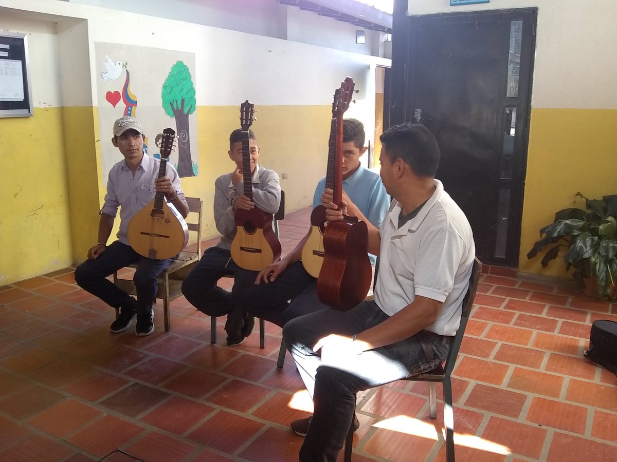 L.N.DonAlfonsoSuárez (@ln_daspotrero) on Twitter photo Encuentro del hacer y saber a través del CRA reforzando nuestra identidad y soberanía desde la escuela para la comunidad. Liceo Nacional Don Alfonso Suárez Lobatera circuito 3 <a href="/Crazet2011/">Crazet2011</a> <a href="/clbtachira/">Educ. Media General Táchira</a> <a href="/charlychaves/">Charly Rojas Chaves</a> @MPPEDUCACION @psuvaristobulo <a href="/Circuitoseduzet/">Coord. CircuitosEducativosZET</a> <a href="/CLIFPMTACHIRA/">CRIFPMTACHIRA</a> Encuentro del hacer y saber a través del CRA reforzando nuestra identidad y soberanía desde la escuela para la comunidad. Liceo Nacional Don Alfonso Suárez Lobatera circuito 3 <a href="/Crazet2011/">Crazet2011</a> <a href="/clbtachira/">Educ. Media General Táchira</a> <a href="/charlychaves/">Charly Rojas Chaves</a> @MPPEDUCACION @psuvaristobulo <a href="/Circuitoseduzet/">Coord. CircuitosEducativosZET</a> <a href="/CLIFPMTACHIRA/">CRIFPMTACHIRA</a>