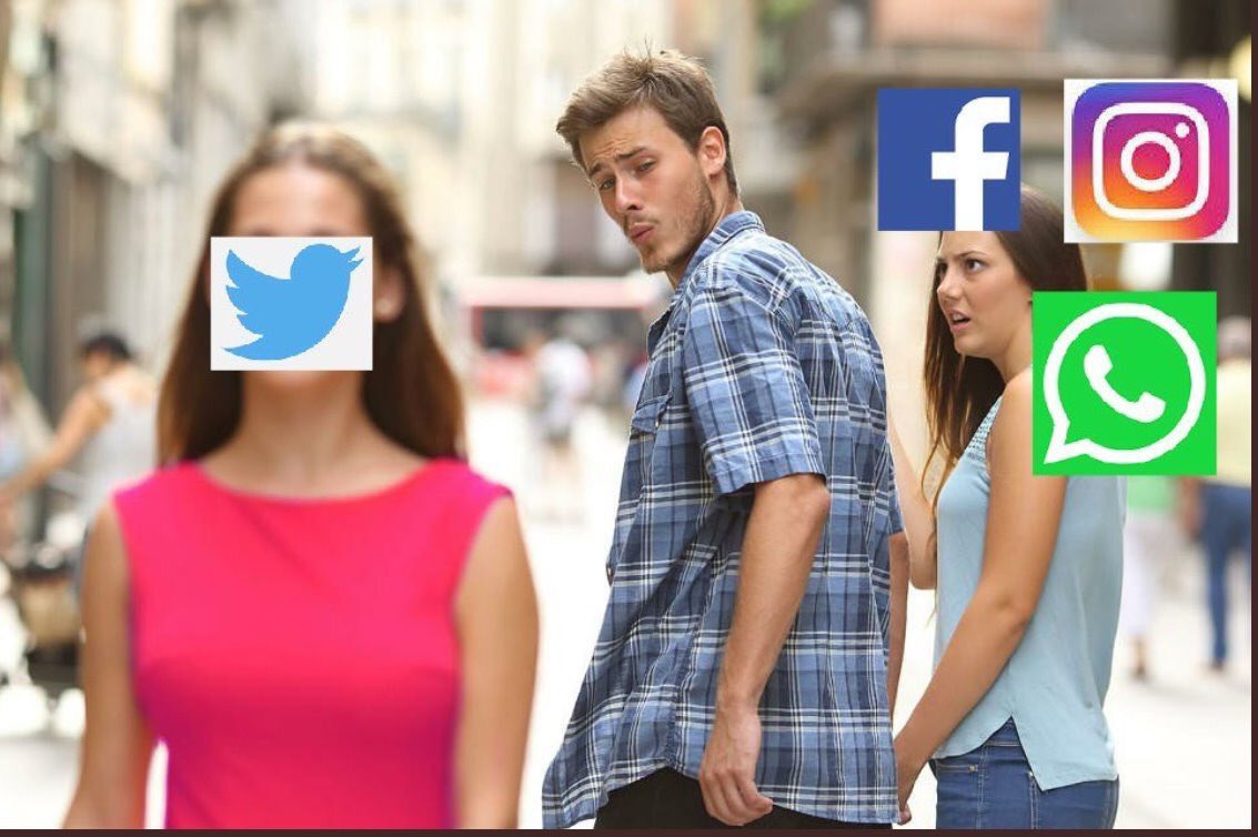 YusufOGaniyu's tweet photo. The current situation of social media right now... #whatsapp https://t.co/B636E7eMTK