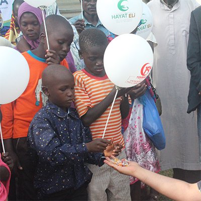 Kurbanlarınızı vekaleten alıyor, kestiriyor, ihtiyaç sahiplerine et olarak dağıtıyoruz. #Kurban #Yetim #Sadaka #Afrika