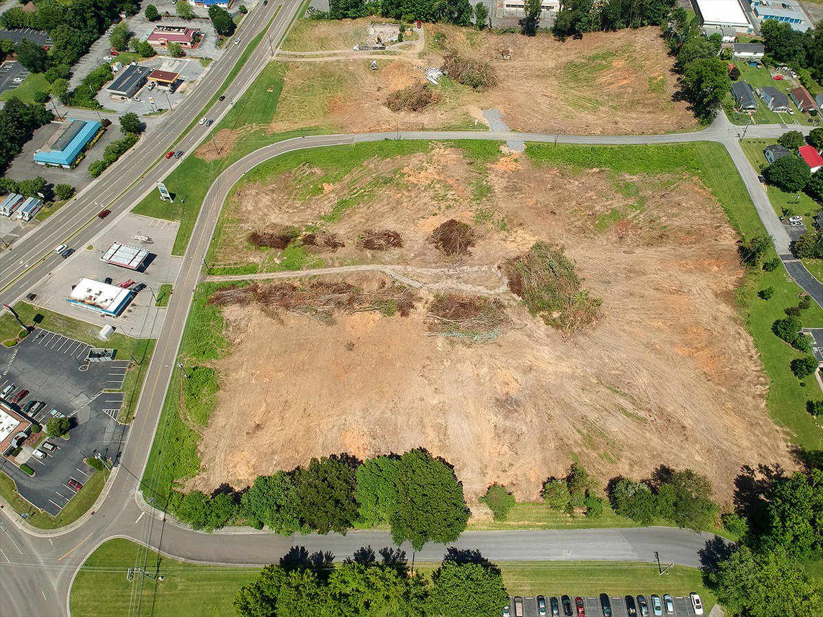 MitchCoxCo's tweet photo. We’ve got BIG (site) plans for Stafford Street Village in Bristol! One side will feature 137 upscale apartments and on the other residents will have access to convenient climate-controlled self-storage units managed by Universal Storage Solutions #construction #bristoltn https://t.co/FtEDEczBZj