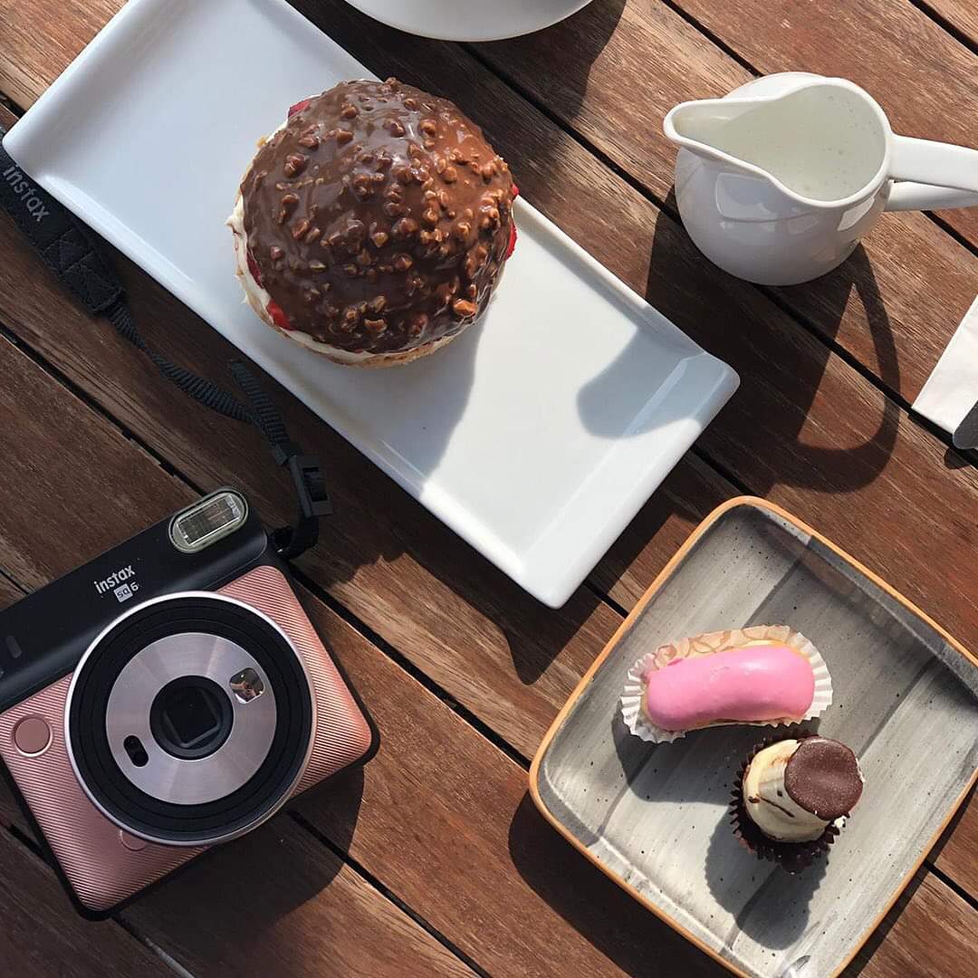 The macro mode in SQ6 will allow you to capture the finely baked nutty chocolatey cup cake for your food blog perfectly! 
Time to Instax for all you bakers out there🍰

#fujifilm #instaxindia #instantcamera #instantmemories #instaxsquare #SQ6 #instaxmoments #throwbackthursdays