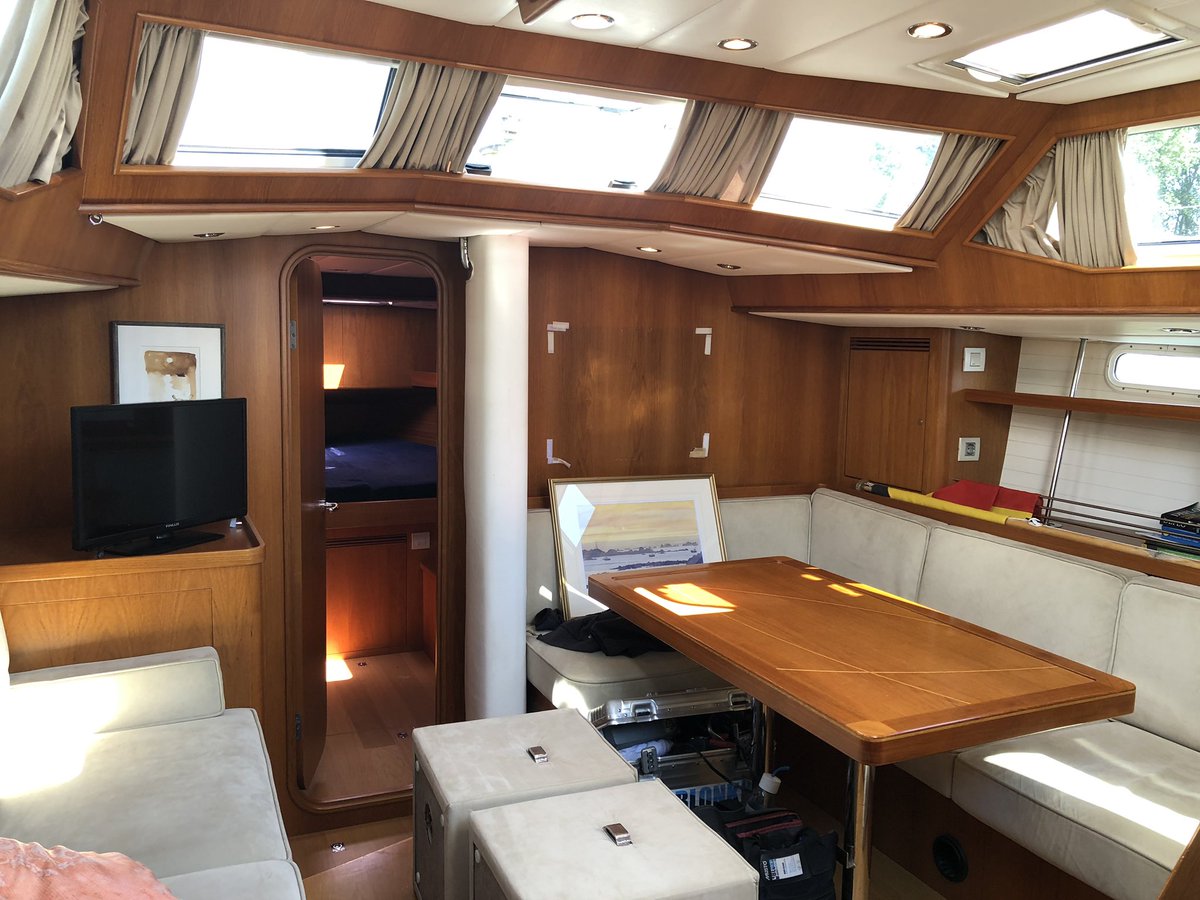 Nagenoeg in nieuwstaat verkerende Contest 45 CS gekeurd bij For Sail Yachtbrokers. Deze Contest is voorzien van een zeer fraai en warm interieur designed door Birgit Schnaase. Comfortabel zeiljacht met hydraulisch- elektrische zeilbediening en nieuwe zeilen.