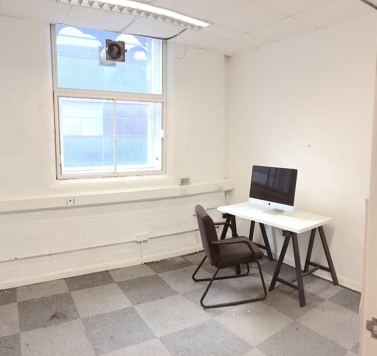 Studio space up for grabs!

One Thoresby Street is seeking a new creative tenant to join our community of artists. Interested to know more or want to apply?

Get in touch at: tristan@onethoresbystreet.org