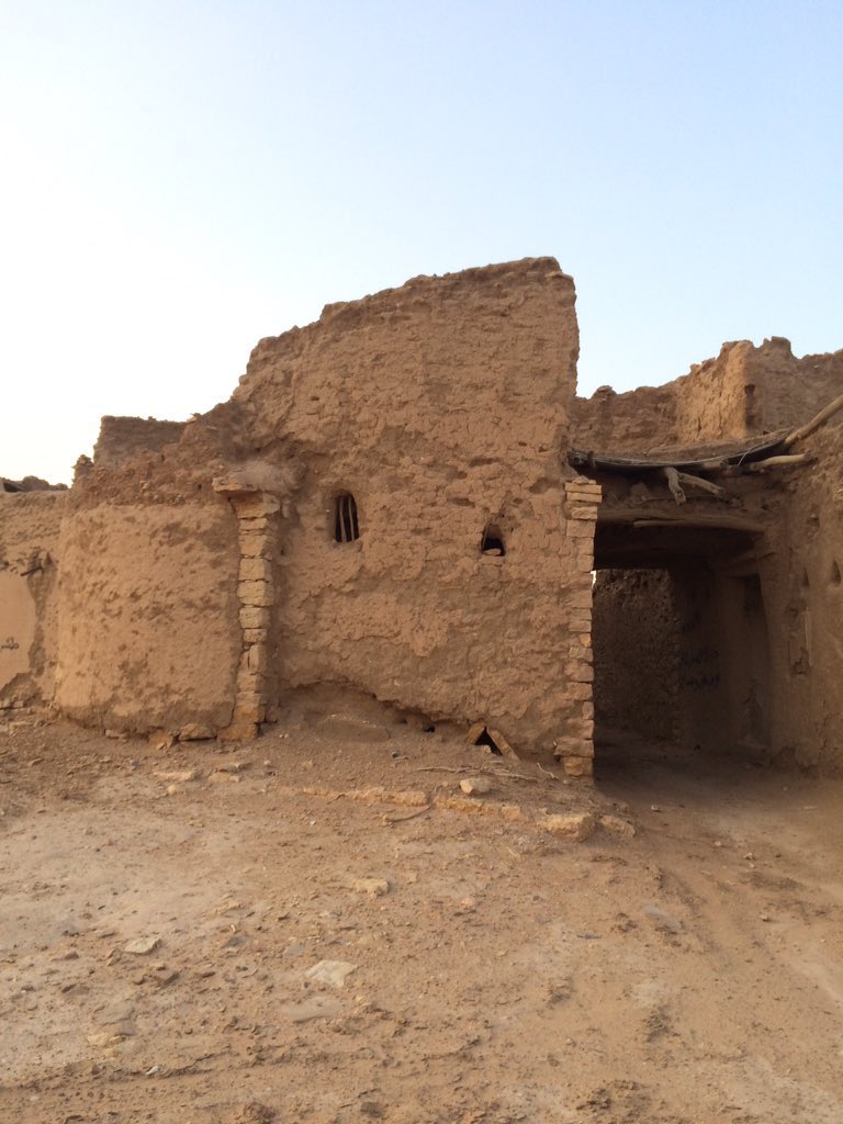 KSA_Gag's tweet photo. عند التطرق إلى زمن الطيبين الذي تميزه صفاء القلوب… نجد الجار يسأل عن جاره ويتفقد الأخ أخاه، بل يزوره بلا موعد محدد.. يشاركون بعضهم البعض دون تكلف أو تبرم، أما اليوم لا بد من موعد سابق وقد تمر اشهر الجار لا يعلم شيئاً عن جاره أو أقاربه إلا من رحم الله.
#السعودية #جيل_التسعينات https://t.co/OgpsM2Q7HI