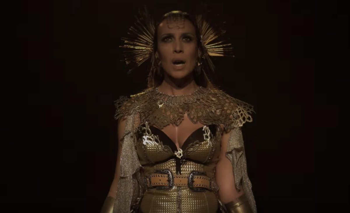 jenesaispop's tweet photo. Mónica Naranjo, a su puta bola en 'Doble corazón' (single y vídeo) https://t.co/48Oaonuddu https://t.co/QUz5zV1qB5