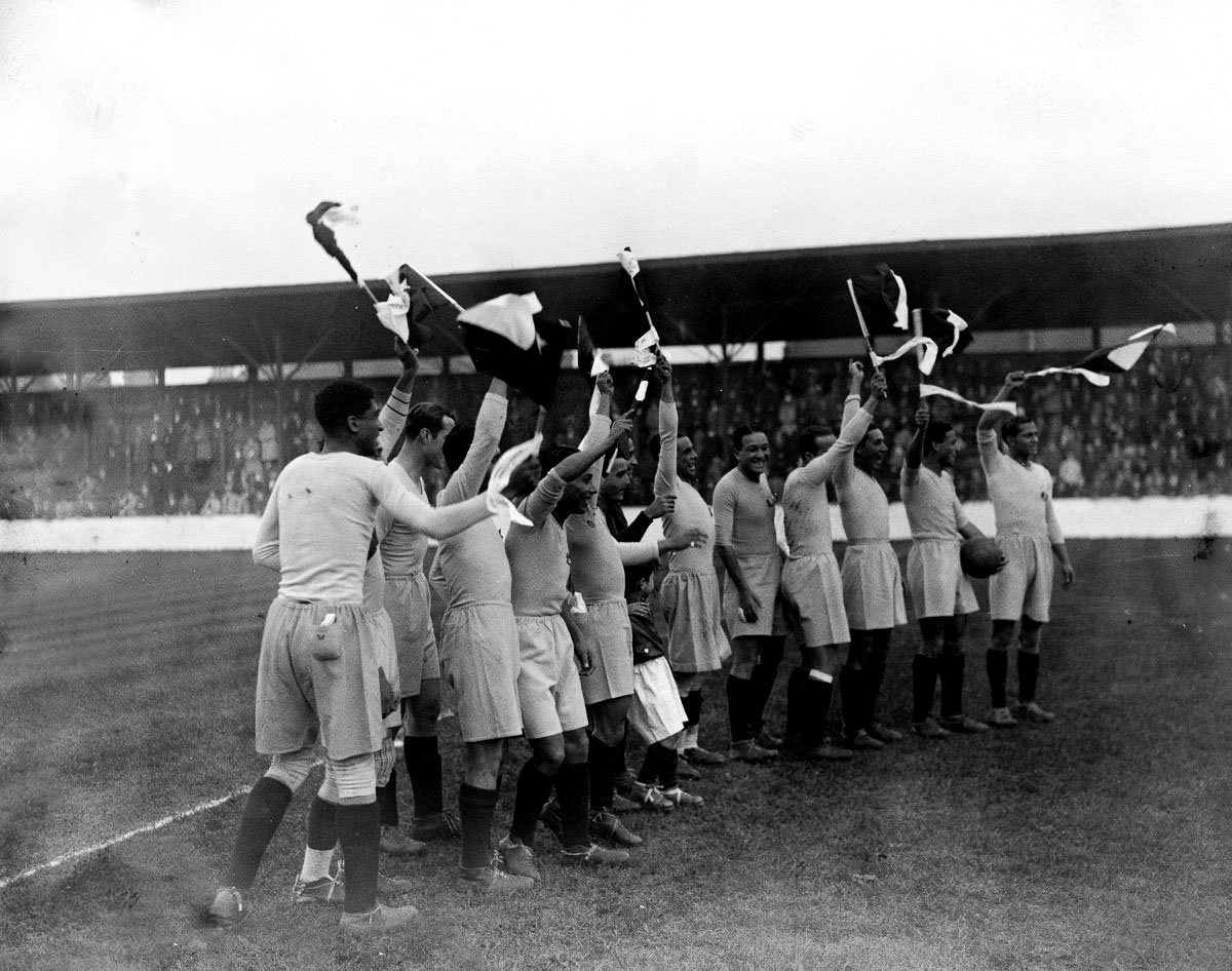 alb0black's tweet photo. Combinado del Pacífico, Selección Chile-Perú se enfrenta al West Ham United, en el Estadio Upton Park de Londres, 16 de octubre de 1933.
Resultado 2 -2
#chilevsperu #peruvschile #sipasaperu #VamosChile https://t.co/ldrEzFAhAk
