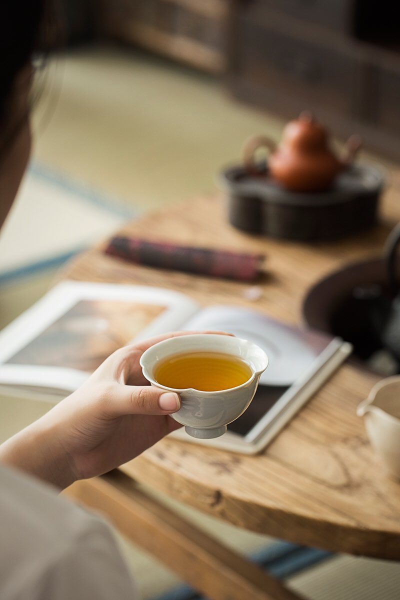 morimatea's tweet photo. Enjoy the quiet joys of life.
.
.
.
#morning #peace #book #reading #teascoop #copperscoop #teapot #teaspoon #wonderfully #wonderful_places #tearoom #teatable #tintray #chapan #gongdaobei #handmadetea #dancong #fenghuang #duckshitoolong #tea #handmade #teaware #morimatea https://t.co/5YBy5mJ0Xi