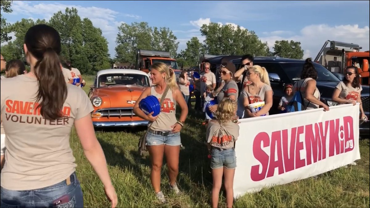 SaveMyKidOrg's tweet image. Are you at the #fairportparade? We are! #fairportmardisgras #brownsmobile