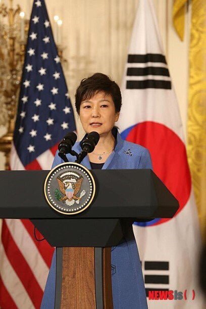 지금 자유한국당소속 김문수전지사의 설문조사 김문수tv커뮤니티...에서 박정희각하의 이념 신념으로 매일 좌빨간첩들과 치열한 목숨건 전투하는 최신당 탄생2주도않되어 우리공화당이 최선두 50%를 달리고있다.

민심은 천심이요 국론인것이다.
흩어져있던 애국우익 국민의맘이 움직이고있음이다.
