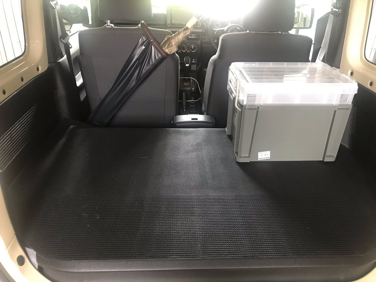 Twitter पर くろく ま ヘッポコ中年 近所のホームセンターで 安い滑り止めゴムマット 買ってきて敷いてみた あと小物入れ用ボックスも Jb64 ラゲッジマット