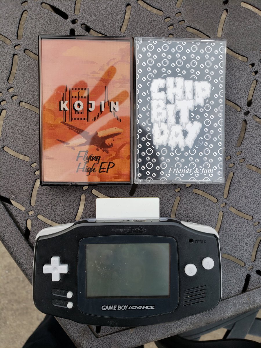 monotony8bit's tweet image. Care package from the UK &amp;amp; the GBA used to create 🎶🔊 thx @richjaylewis 

Listen to the tracks :
soundcloud.com/monotony8bit/t…
+
soundcloud.com/monotony8bit/k…