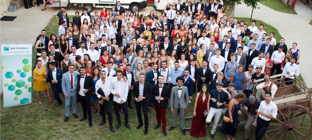 FlorianMichaut's tweet photo. Voici les futurs kinésithérapeutes de la nouvelle Aquitaine. Merci pour cette photo magnifique ( cliquez sur la photo pour voir le panorama ).#partenariat #bnpparibas #bake #bordeaux #étudiants #rentrée2019.@ericdubois33 @bea_chanetef @Lorand65449540 https://t.co/Czn4P7DuiJ