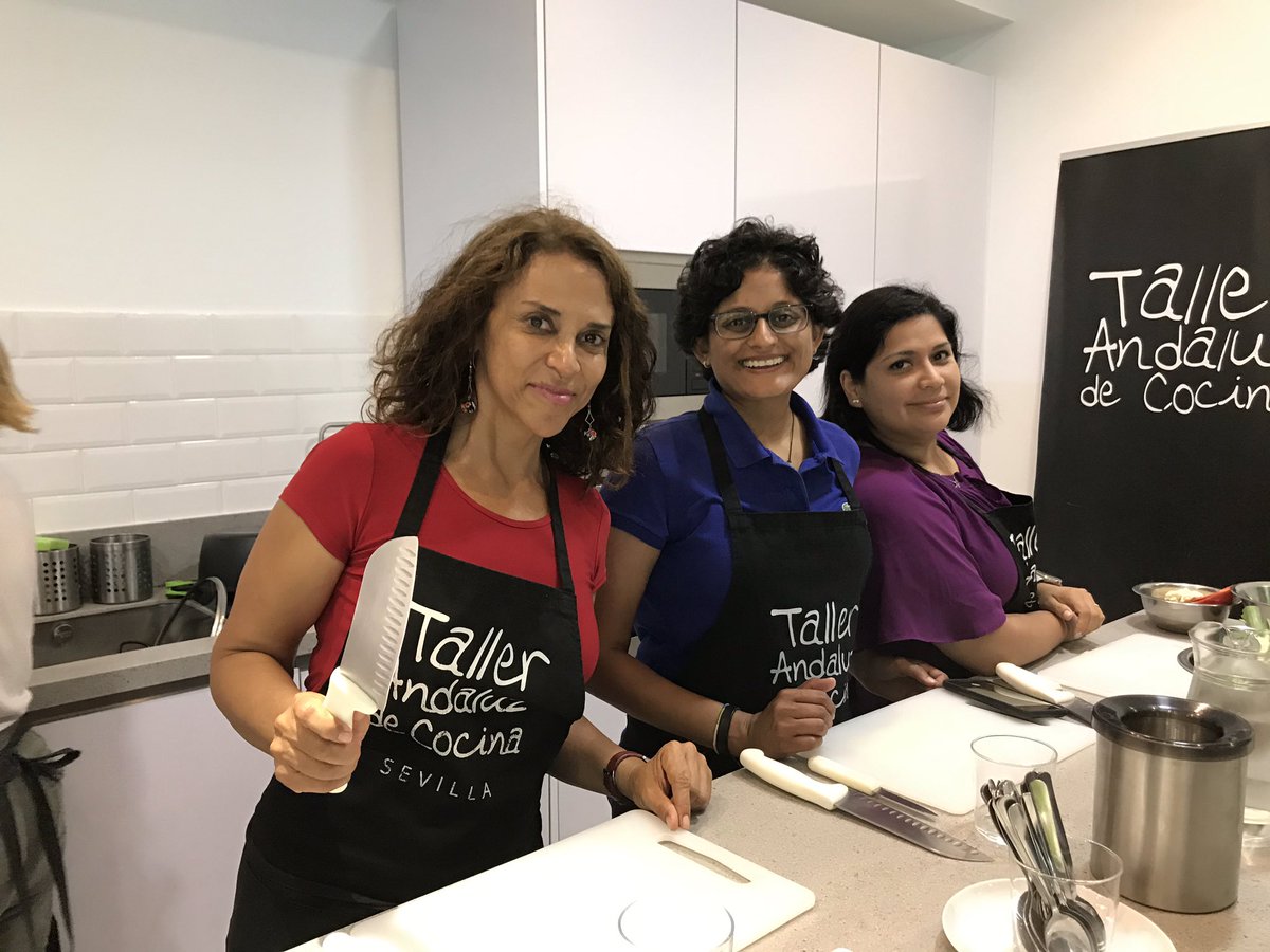 LauraZinke2's tweet photo. Learning to make paella. Another great activity for our APSI teachers in Sevilla. https://t.co/kOuiFiBDzA