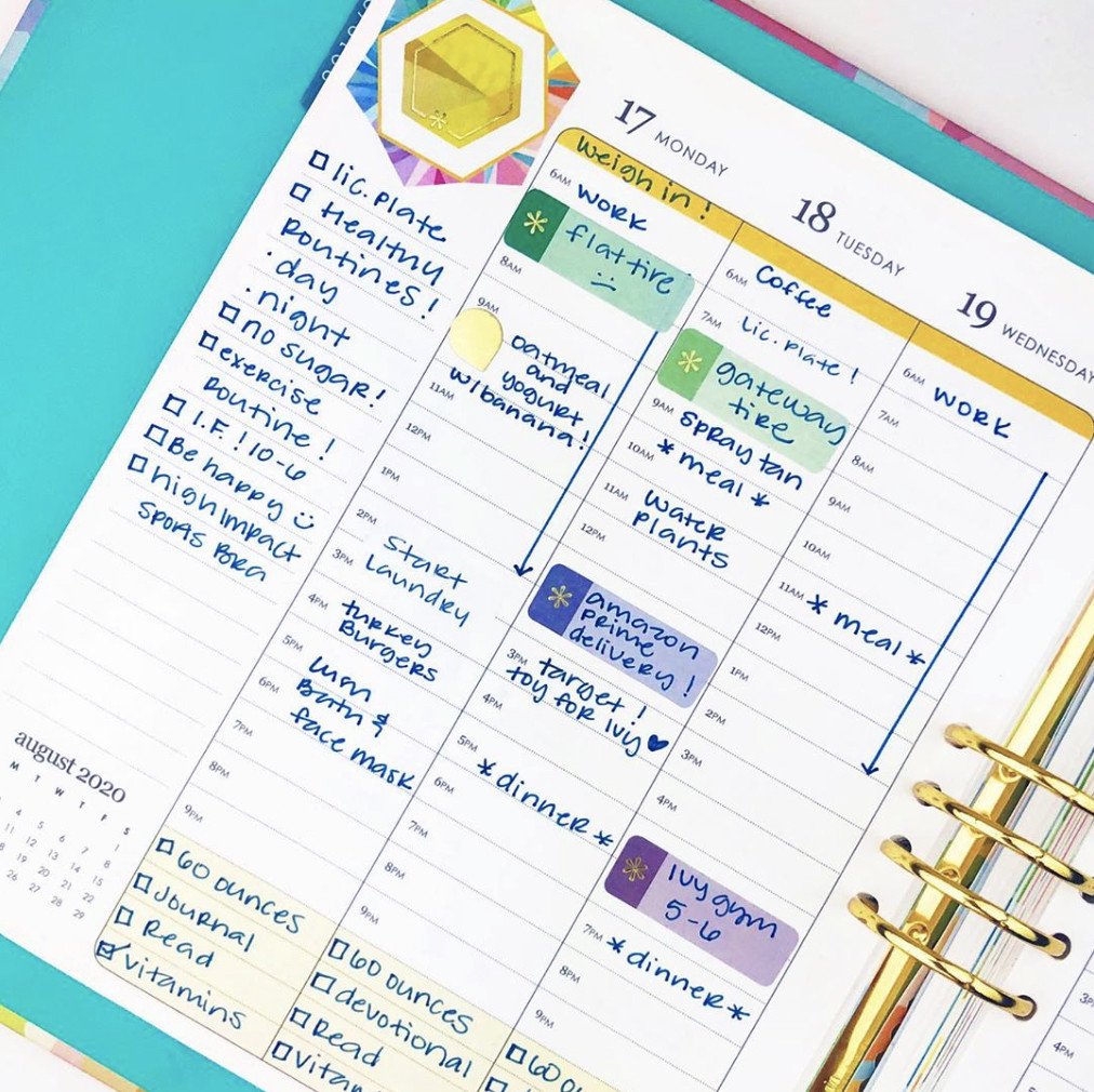 ErinCondren's tweet photo. We are so excited to see the way @bathingingfaith is using her LifePlanner™ binder! Be sure to share your planning photos for a chance to WIN 5,000! #DayintheLifePlanner (Need more info on how? Link in Bio!) https://t.co/agBYCPaF6L