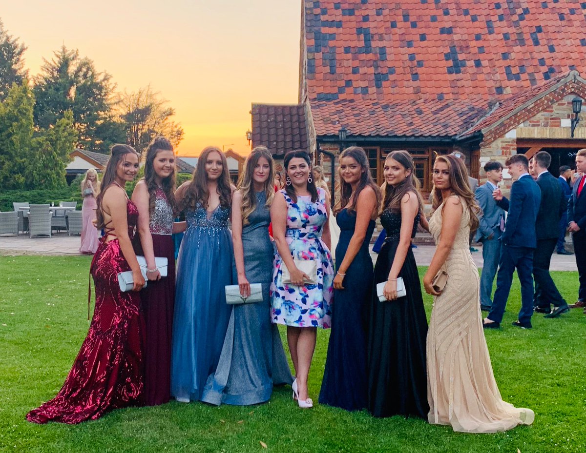 MsDysonMaths's tweet image. Reunited with 11CK (9CD) for the @hallmead prom 2019 #ChapmanHouse #firstform #alwaysthebest
