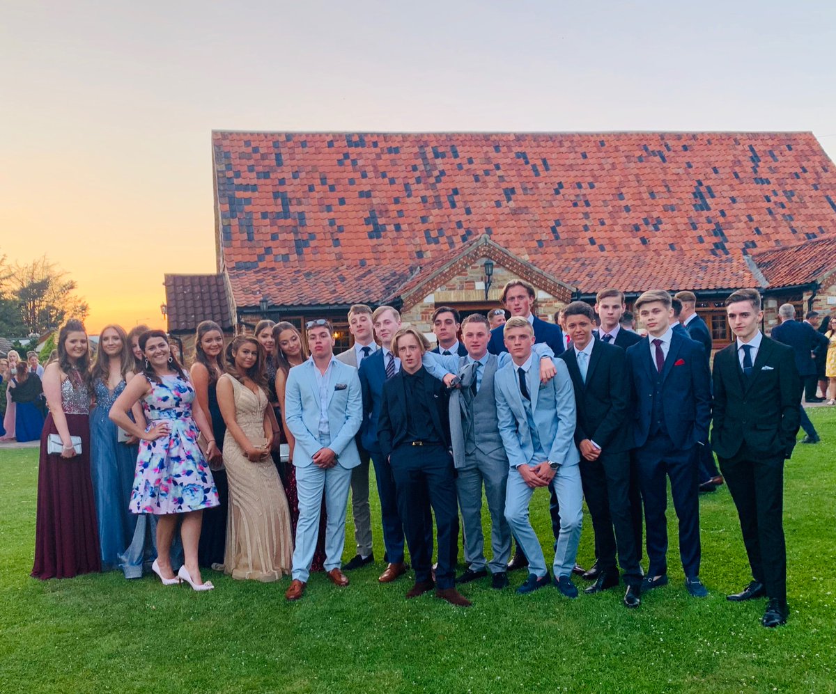 MsDysonMaths's tweet image. Reunited with 11CK (9CD) for the @hallmead prom 2019 #ChapmanHouse #firstform #alwaysthebest