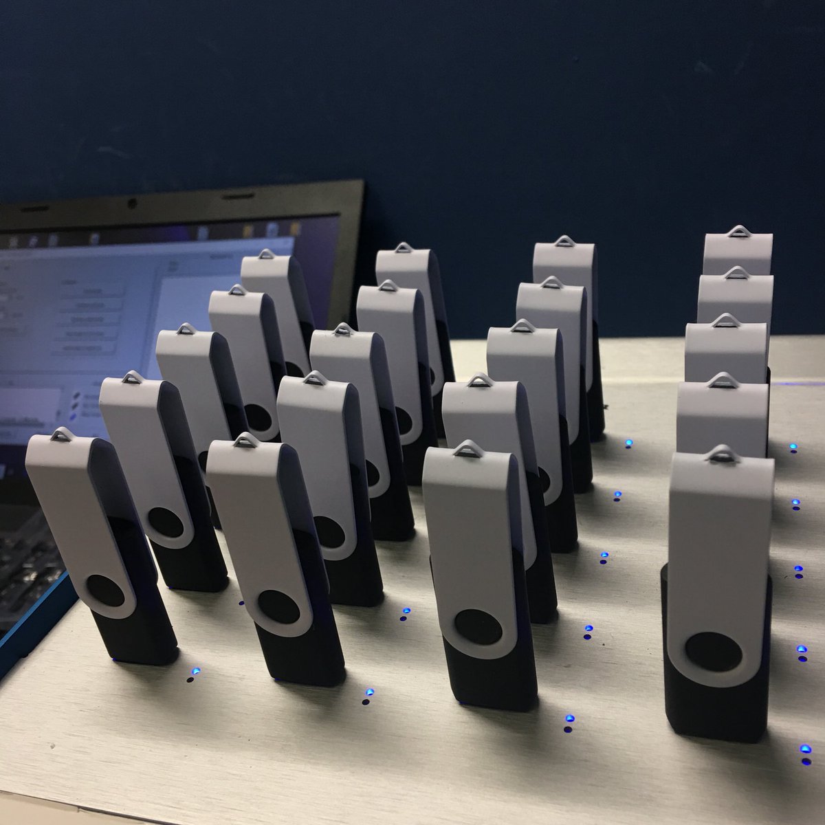 Nexcopy's tweet image. Your Copy Secure #USB drives are on the way ✈️ @DuPont_News 

From standard USB drives, to Nexcopy licensing, to print, to packaging 📦 

Enjoy USB copy protection from @Nexcopy 

nexcopy.com/usb-copy-prote…