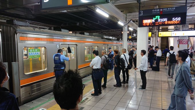 人身事故 中央線 立川駅で人身事故 飛び込んだ ブルーシートがものものしい まとめダネ 人身事故 中央線 立川駅で人身事故 飛び込んだ ブルーシートがものものしい まとめダネ