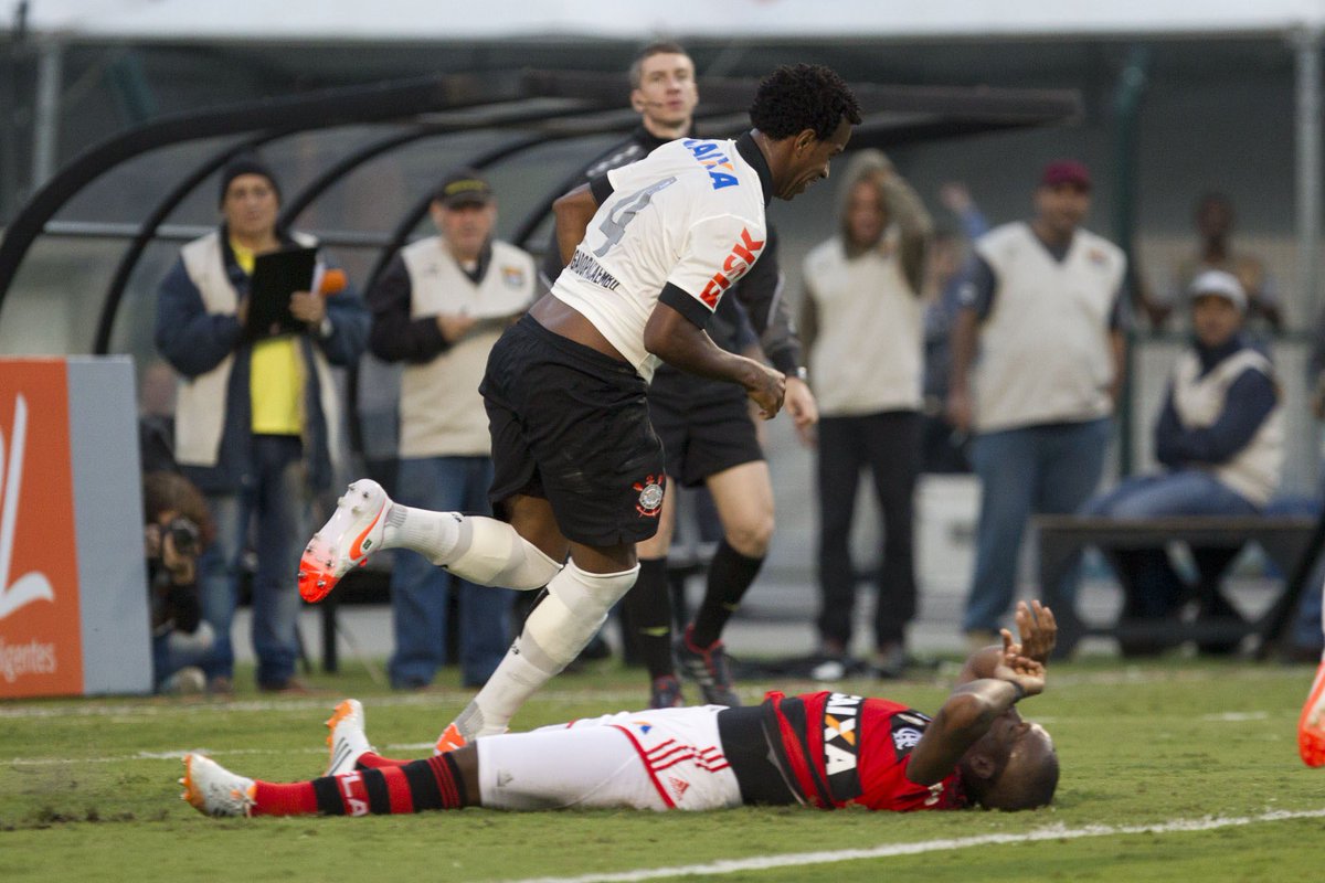 Corinthians's tweet photo. #BemVindoGil #VaiCorinthians https://t.co/idXx65C4ju