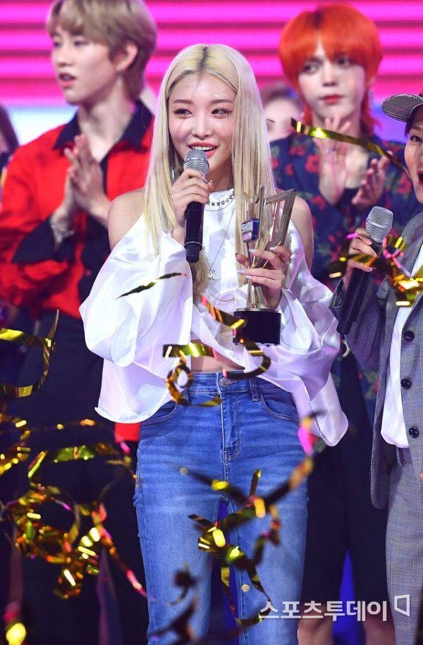 ChunghaBrazil's tweet photo. [#PIC] 03.07.19

#CHUNGHA no SHOWCHAMPION. 

#Snapping1stWin #Chungha8thWin https://t.co/GEkiAx0WIN