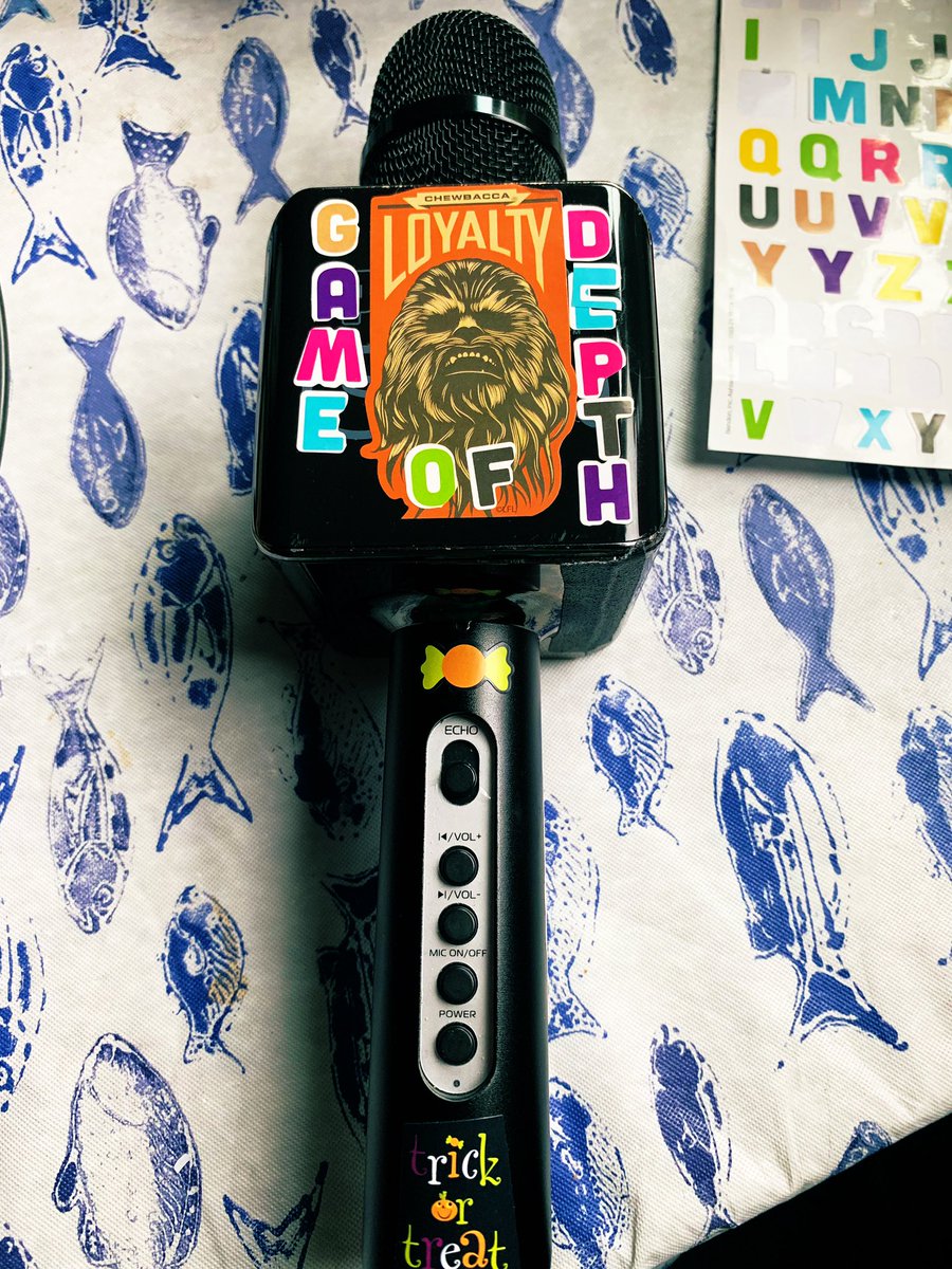 messiahcomplex's tweet image. #Gemmandada spruced up the #Microphone for #Sharing your #Joy. See yah @CONvergenceCon &amp;amp; please share with us your #Joy! 

Chewy reminds me of the time Peter Mayhew lifted me by my ankle at #convergence #Radical #Inclusion #Party #RIP 

Pinball Comic Books PINCOMBO.com