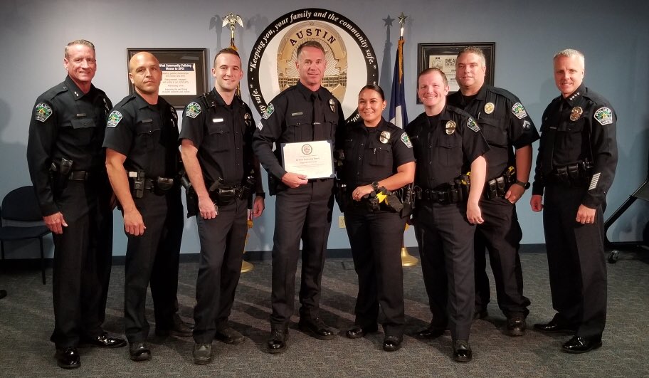 Chief_Manley's tweet photo. Please join me in congratulating Sgt. JJ Schmidt for receiving the Servant Leadership award. He is selfless and always puts others as a priority. Thank you for your service. #OneAustin #SaferTogether https://t.co/oq6OxsO7Ir