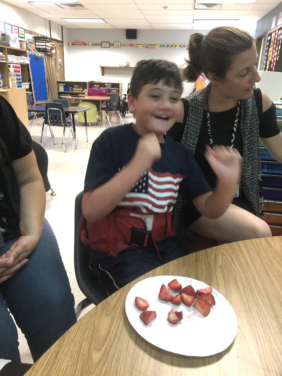 AGiacquinta's tweet photo. Celebrating the 4th with @MrsWalsh345! Happy 4th of July everyone! @EdServices_MCSD @MCSDSpecEdAdmin @FebbieMeghan https://t.co/FqkgKgdbp9
