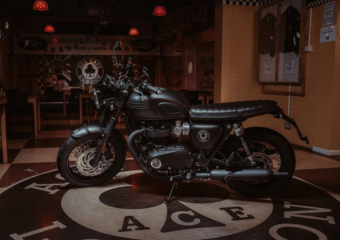 TriumphAmerica's tweet photo. Exclusive Limited Edition Bonnevilles are now instore. The Bonneville T120 Ace Cafe and Diamond Editions are limited run, one-off releases. 
#acecafe #BonnevilleT120 #TriumphMotorcycles #TonUpClub #ForTheRide https://t.co/b8qxHBCG3s