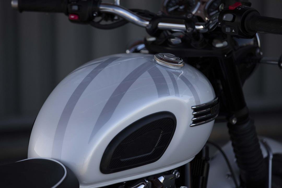 TriumphAmerica's tweet photo. Exclusive Limited Edition Bonnevilles are now instore. The Bonneville T120 Ace Cafe and Diamond Editions are limited run, one-off releases. 
#acecafe #BonnevilleT120 #TriumphMotorcycles #TonUpClub #ForTheRide https://t.co/b8qxHBCG3s