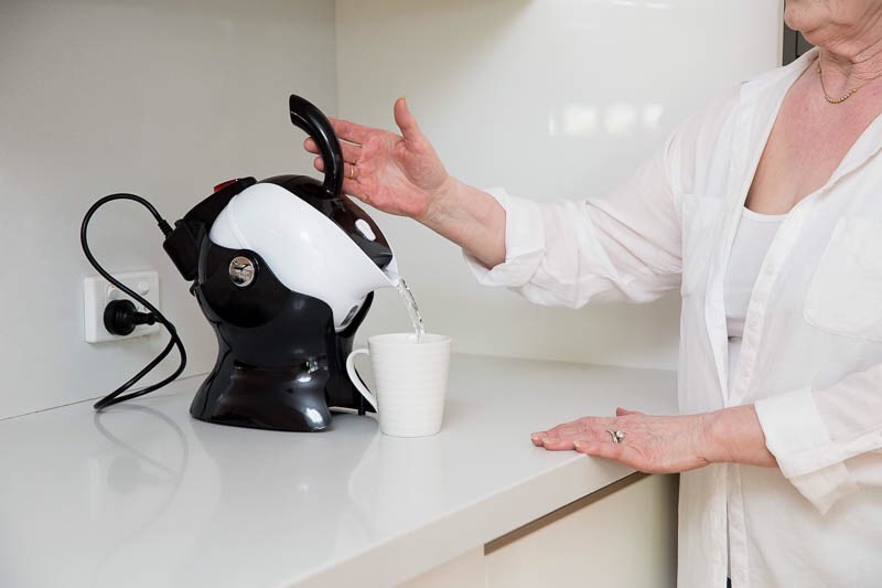 UccelloDesigns's tweet image. Uccello brings you the next level in safe, elegant and effortless
assistive technology. Here’s some feedback 🤩

“It is a very stylish looking kettle and was very easy to use. I was able to grip the handle nicely with my arthritic hand&quot; 🤛

Tina, feedback courtesy of Arthritis WA