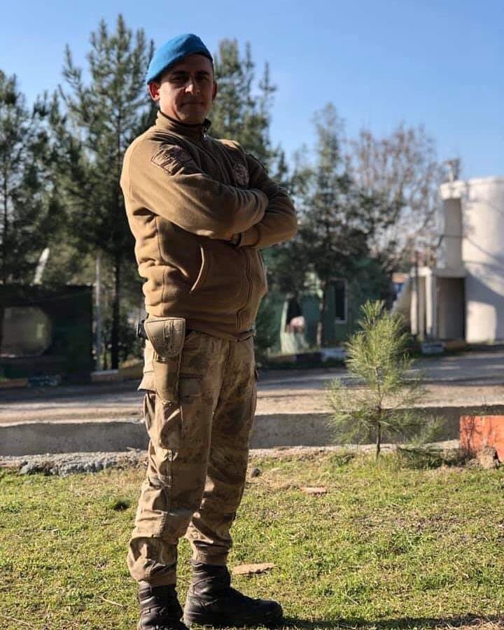 _arifsaylam's tweet photo. Siirt'in Eruh ilçesinde teröristlerle yaşanan çatışmada hayatını kaybeden J. UZMAN ÇAVUŞ Yasin Baran şehidimize Allah'tan rahmet, kederli ailesine, Türk Silahlı Kuvvetleri ile yüce Türk milletine başsağlığı ve sabır, yaralanan askerimize şifalar dileriz. https://t.co/WIJsAX5Jn1