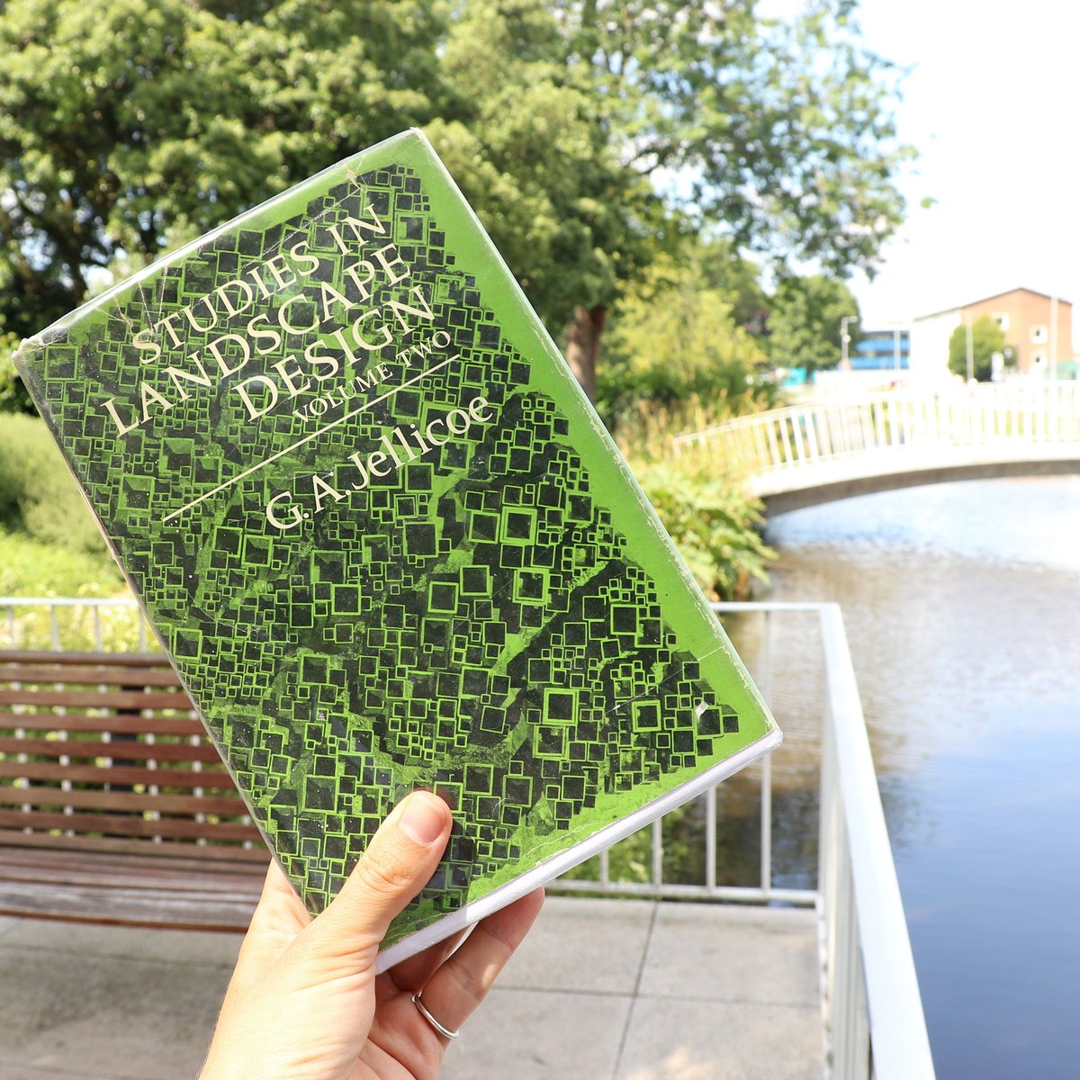 Anna_Sieczak's tweet photo. It was a fantastic day! #WaterGardens beautifully restored, #Jellicoe
"a serpent. (...) the beast is harnessed, docile, and in service of man."
#landscaperestoration #turnend thank you @TurnEndTrust and all speakers! https://t.co/vmBh2VH8uu