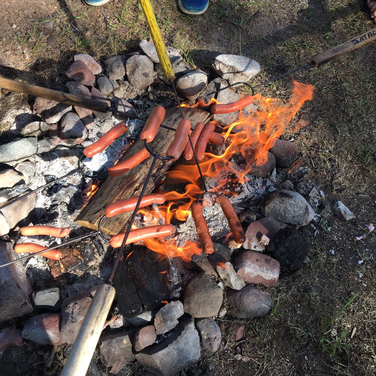 dailystem's tweet image. Is there anything better than watching a combustion reaction &amp;amp; using heat transfer to cook dinner with friends?
#BackyardScience