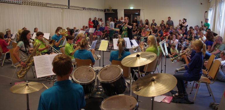 harmonieakkrum's tweet photo. Er zit muziek in de jeugdopleiding van “Harmonie” Akkrum: Afgelopen maandag was er volop belangstelling voor het concert van de jeugd van Muziekvereniging “Harmonie” Akkrum. Terecht, want het publiek werd verrast door een veelzijdig optreden waarin de… https://t.co/5i25ODIeab https://t.co/PLEKZj1E1U