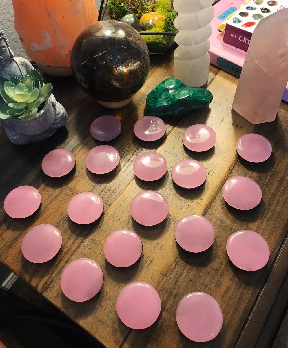 LiveeintheLight's tweet photo. one lovely soul purchased a rose quartz pop socket and wanted to give it away to one of you!  

RT this post to enter 💛✨

ends 7/5 🌿 https://t.co/pwes4j24xE