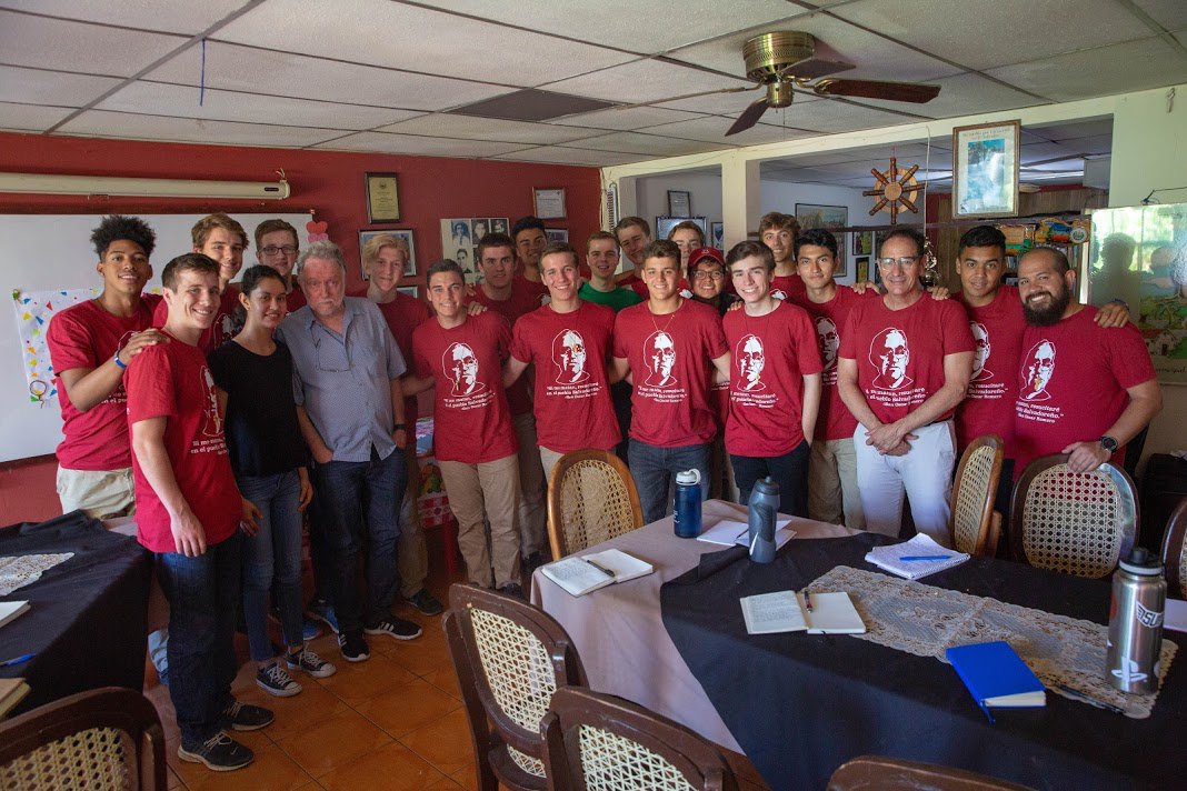 BrophyNews's tweet photo. Check out the blog and Flickr album for Brophy's 2019 El Salvador trip examining issues of poverty, immigration, war and the Church as a voice for the voiceless. #jesuiteducation #AMDG #jsnn #jsnglobal
Blog: https://t.co/NWZpp1d3oO
Flickr: https://t.co/F552owdWV9 https://t.co/2UJbXzdHVr