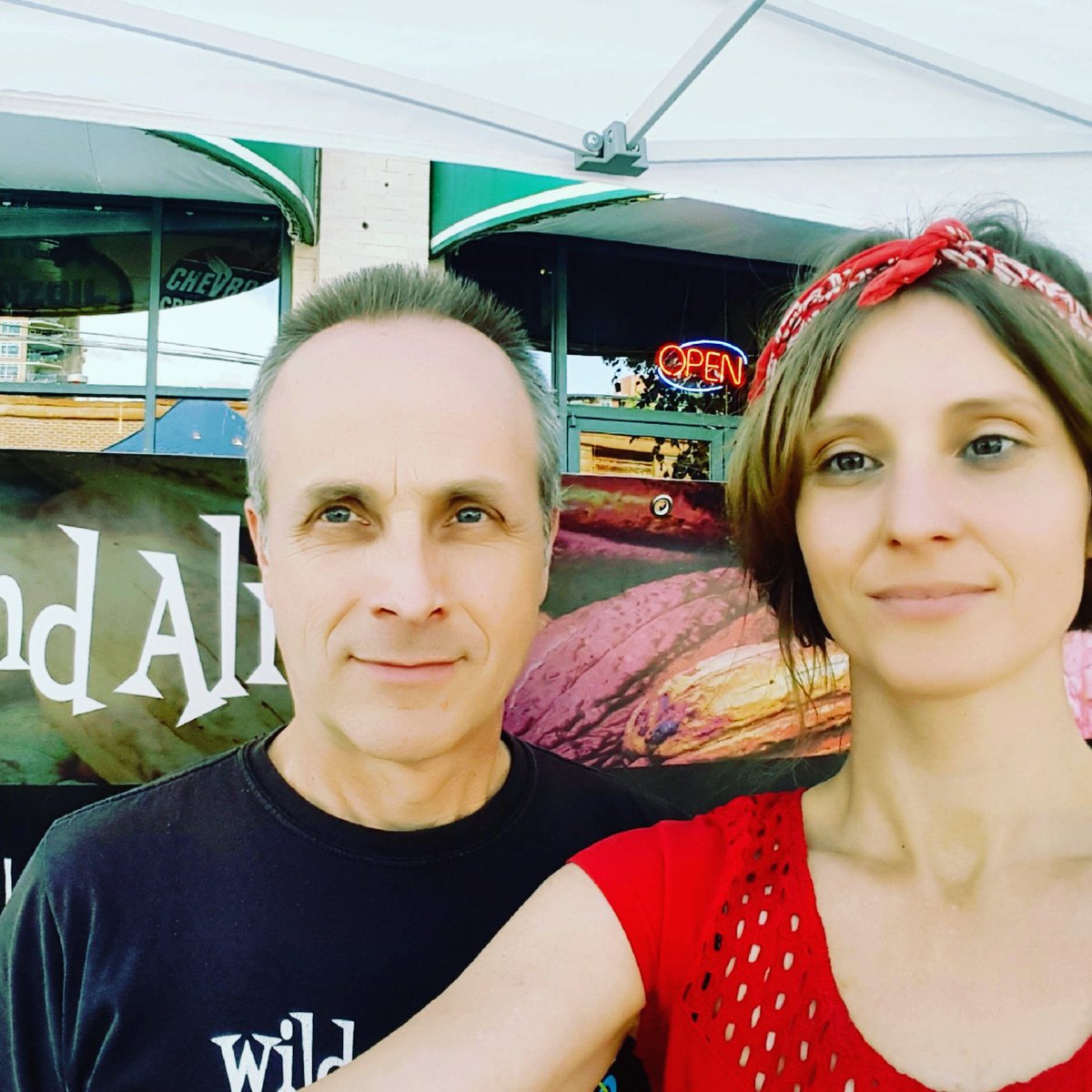 🍫❤All set up and ready to go for the Farmers' Market in downtown Couer d'Alene. We'll be here from 4pm to 7pm ❤🍫. #rawchocolate #veganchocolate #coconutsugarsweetened #cacao #glutenfree #glutenfreeliving #vegan #handmade #madeinidaho #pnwmade #organic #oregontilth @kcfmidaho