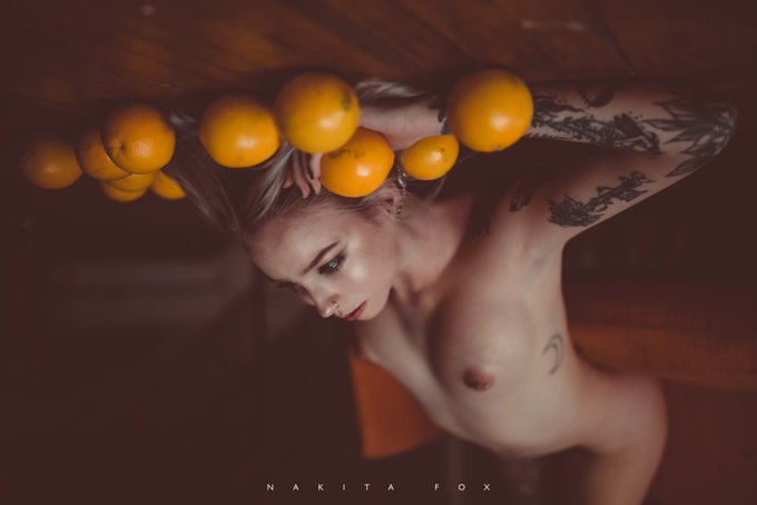 Orange babies and Lizzie 🍊 https://t.co/sZsVbJJBoh<a href="/tag/apclips"class="tags"><span>#apclips</span></a>