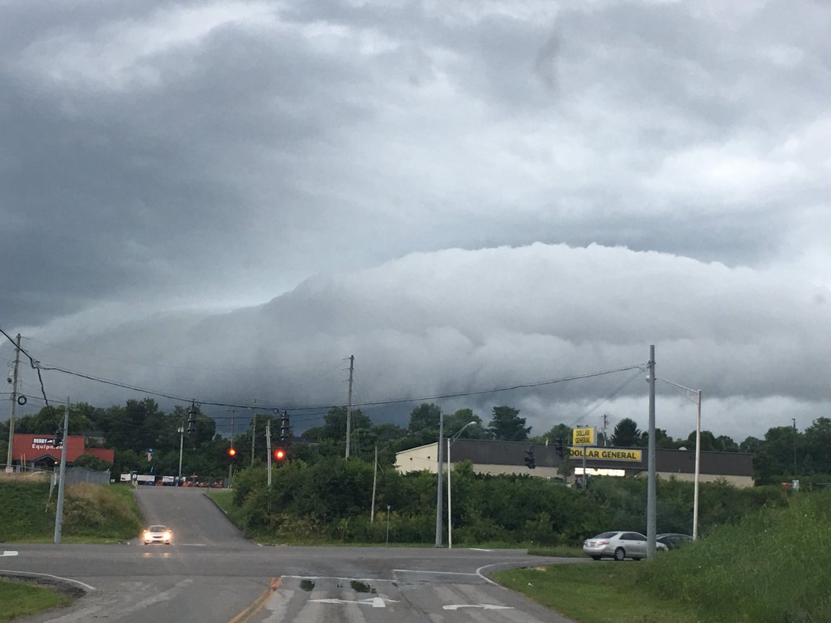 JeanneWC's tweet photo. 7:00 over Richmond. ⁦@Kentuckyweather⁩ https://t.co/mzjP6ymYTc