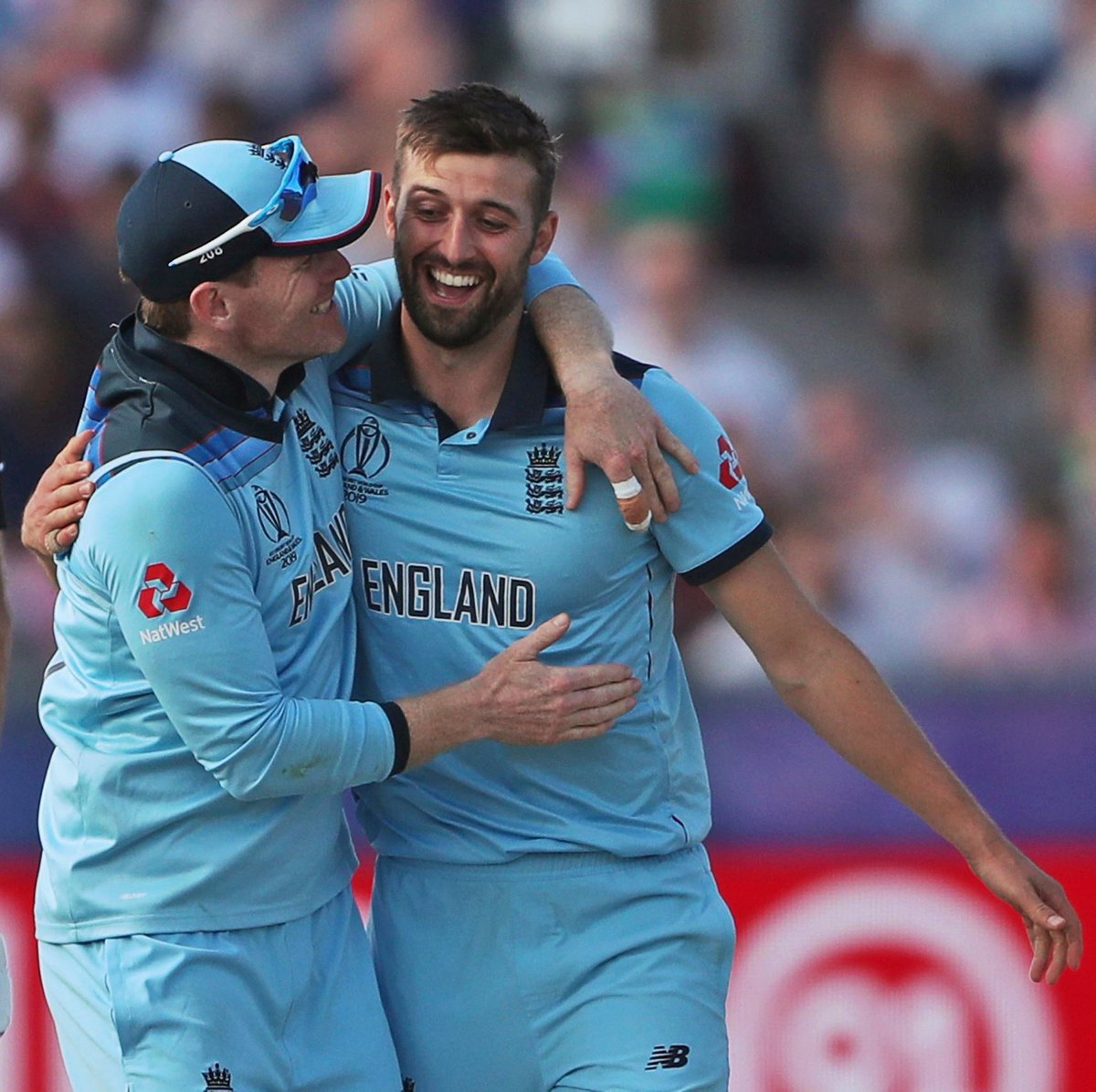 England 🏴󠁧󠁢󠁥󠁮󠁧󠁿 have arrived - the Poms lock up 3rd spot on the table and all but finish Pakistan’s chances of qualification. 

Pakistan 🇵🇰 must beat Bangladesh 🇧🇩 in spectacular style to usurp New Zealand 🇳🇿.